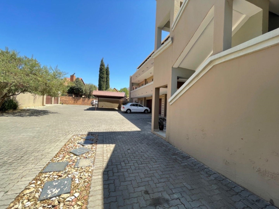 To Let 2 Bedroom Property for Rent in Glen Marais Gauteng