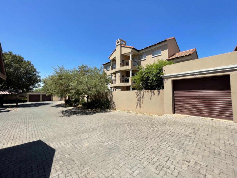 To Let 2 Bedroom Property for Rent in Glen Marais Gauteng