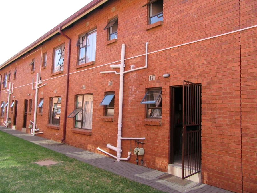 2 Bedroom Property for Sale in Albertsdal Gauteng