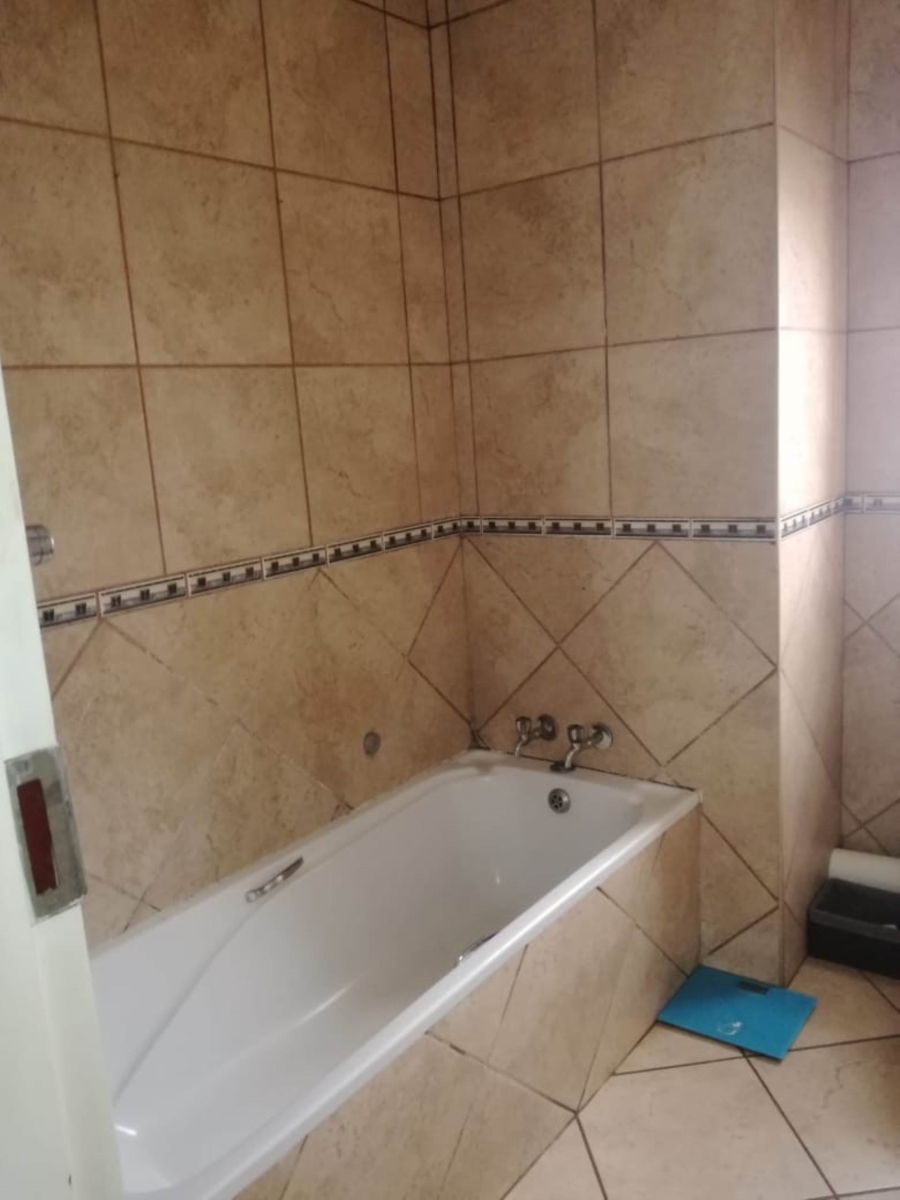 2 Bedroom Property for Sale in Kosmosdal Gauteng