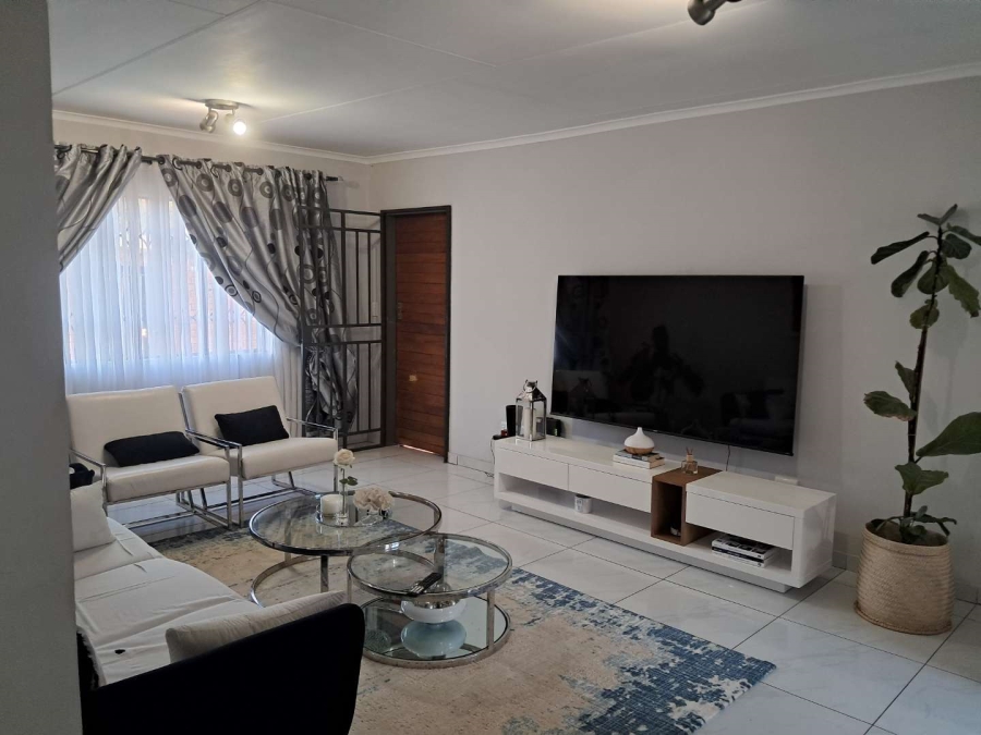 To Let 3 Bedroom Property for Rent in Noordwyk Gauteng