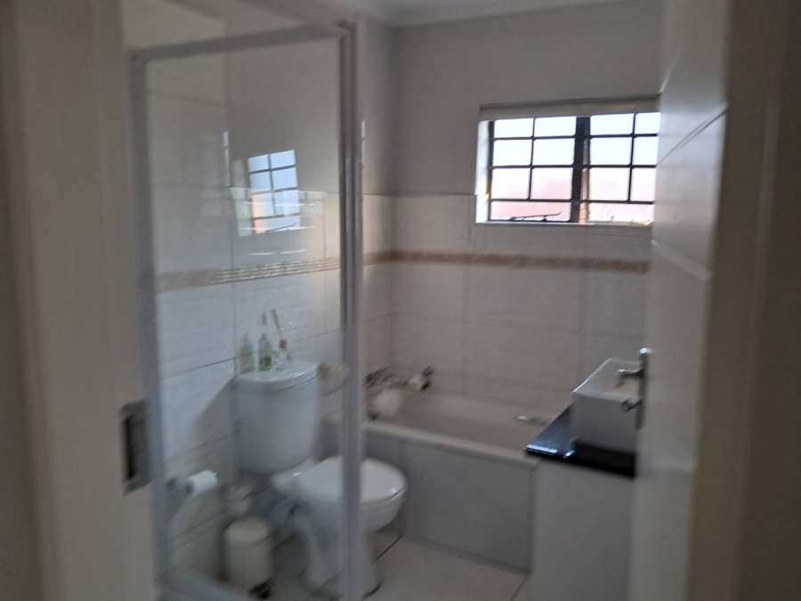 To Let 3 Bedroom Property for Rent in Noordwyk Gauteng