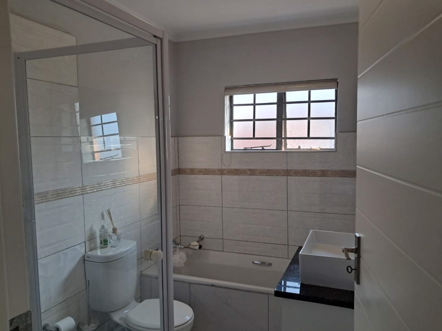 To Let 3 Bedroom Property for Rent in Noordwyk Gauteng