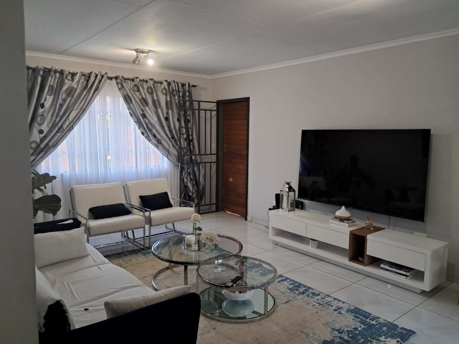 To Let 3 Bedroom Property for Rent in Noordwyk Gauteng