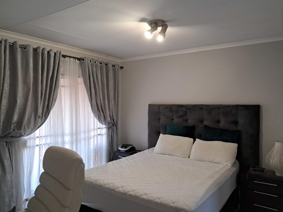 To Let 3 Bedroom Property for Rent in Noordwyk Gauteng