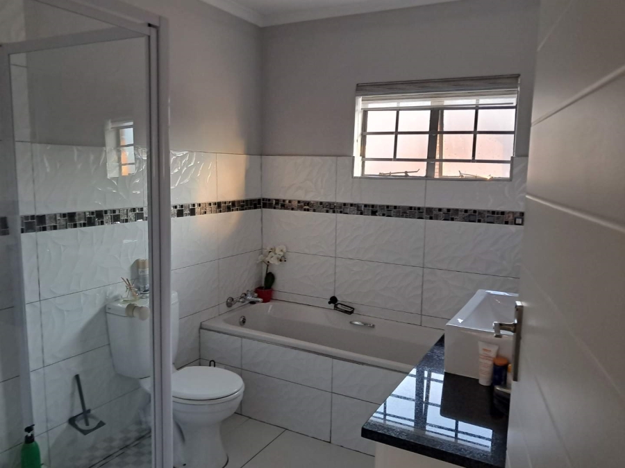To Let 3 Bedroom Property for Rent in Noordwyk Gauteng
