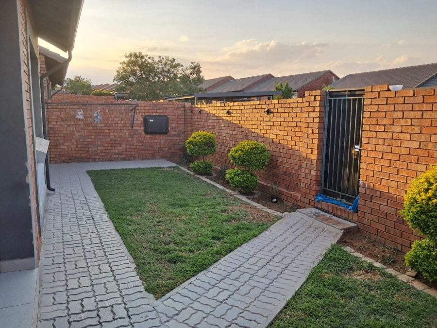 To Let 3 Bedroom Property for Rent in Noordwyk Gauteng