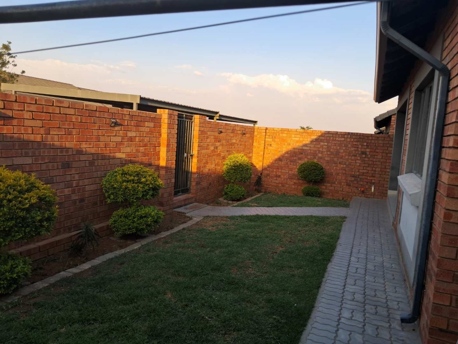 To Let 3 Bedroom Property for Rent in Noordwyk Gauteng