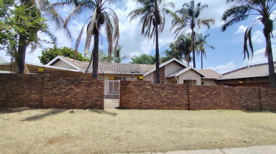 6 Bedroom Property for Sale in The Reeds Gauteng