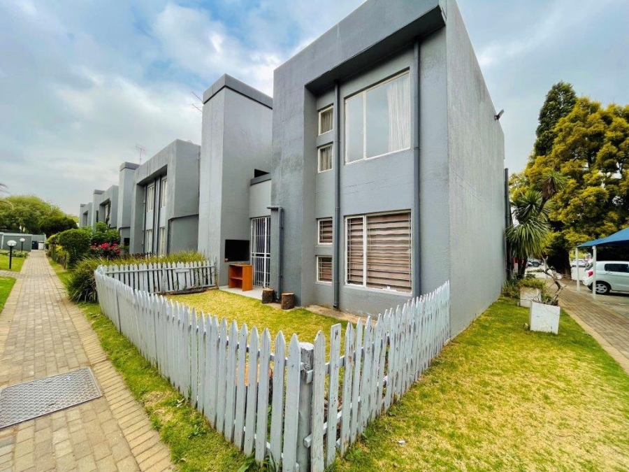 2 Bedroom Property for Sale in Mulbarton Gauteng