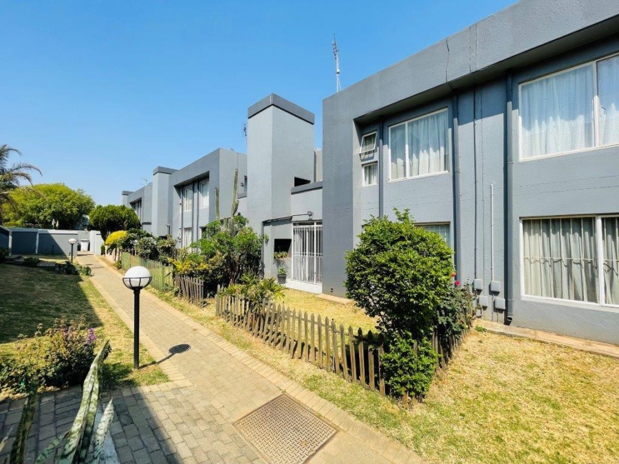 2 Bedroom Property for Sale in Mulbarton Gauteng