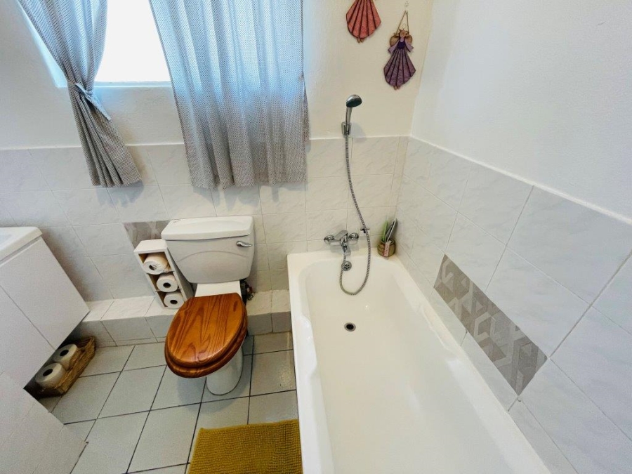 2 Bedroom Property for Sale in Mulbarton Gauteng