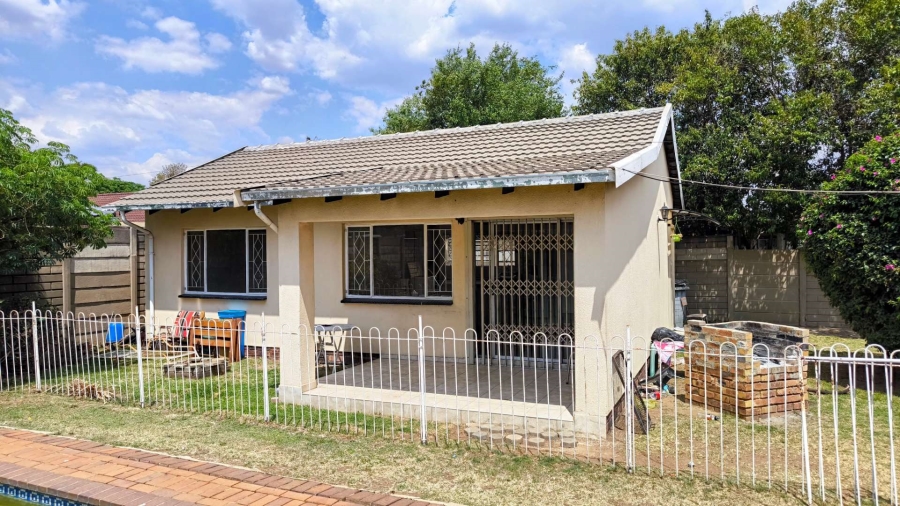 To Let 1 Bedroom Property for Rent in Brackenhurst Gauteng