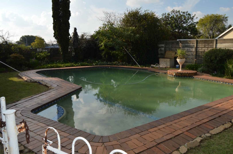 To Let 1 Bedroom Property for Rent in Brackenhurst Gauteng