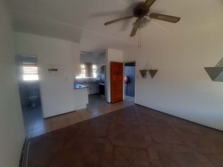 To Let 2 Bedroom Property for Rent in Linmeyer Gauteng