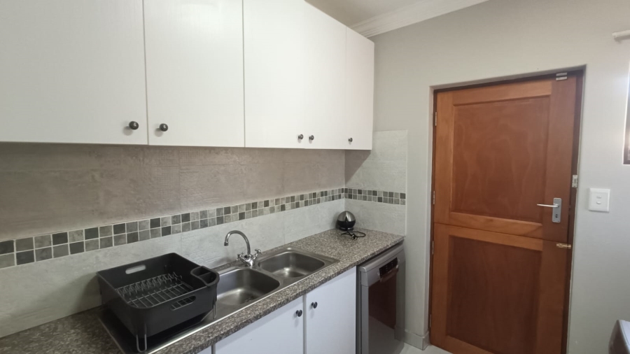 4 Bedroom Property for Sale in Die Hoewes Gauteng