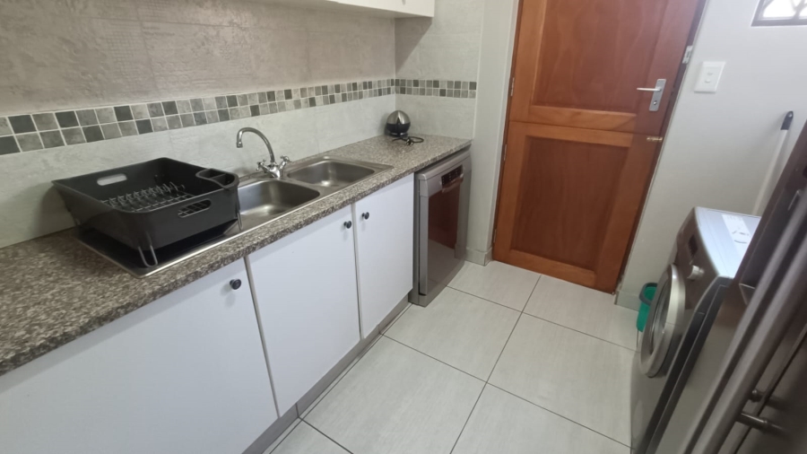 4 Bedroom Property for Sale in Die Hoewes Gauteng