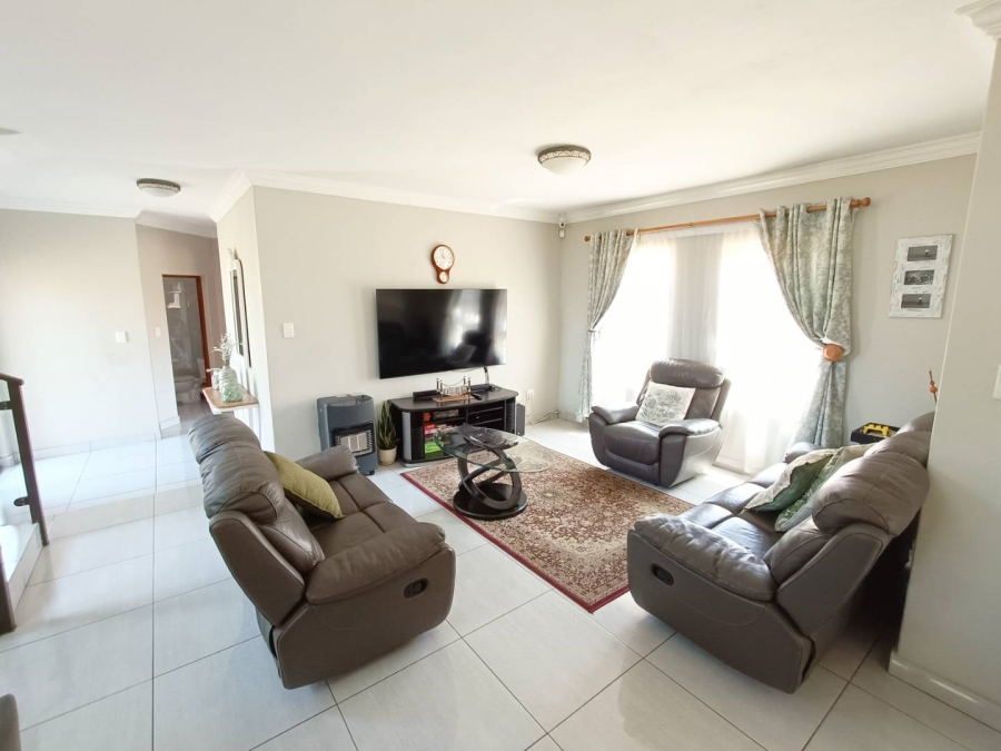 4 Bedroom Property for Sale in Die Hoewes Gauteng
