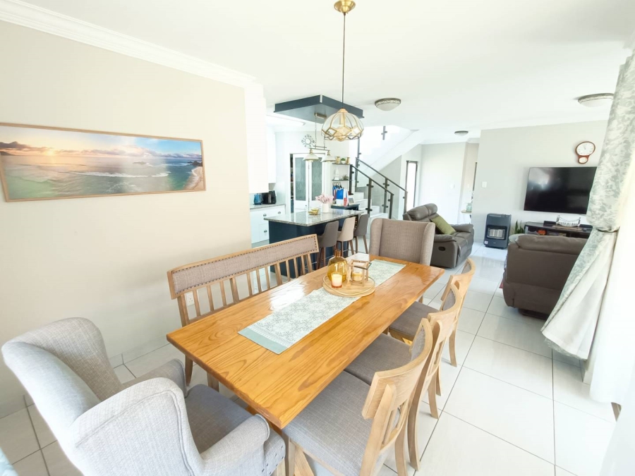 4 Bedroom Property for Sale in Die Hoewes Gauteng