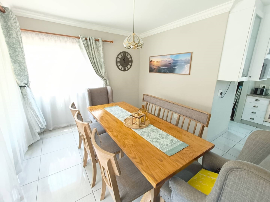 4 Bedroom Property for Sale in Die Hoewes Gauteng