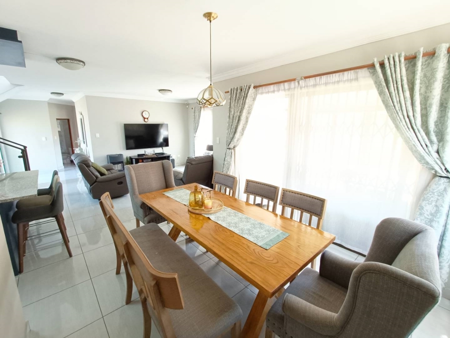 4 Bedroom Property for Sale in Die Hoewes Gauteng