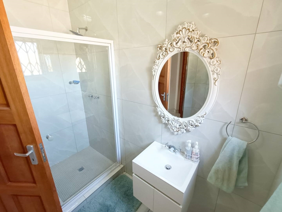4 Bedroom Property for Sale in Die Hoewes Gauteng
