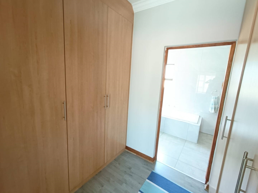 4 Bedroom Property for Sale in Die Hoewes Gauteng