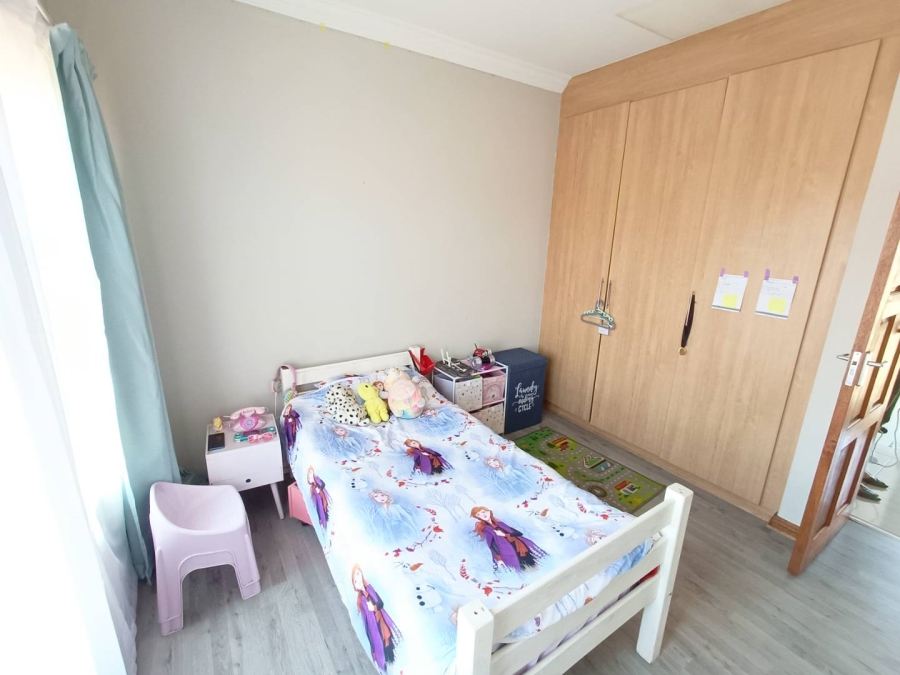 4 Bedroom Property for Sale in Die Hoewes Gauteng