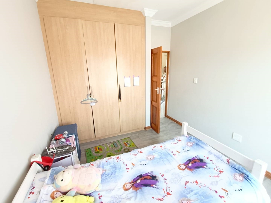 4 Bedroom Property for Sale in Die Hoewes Gauteng