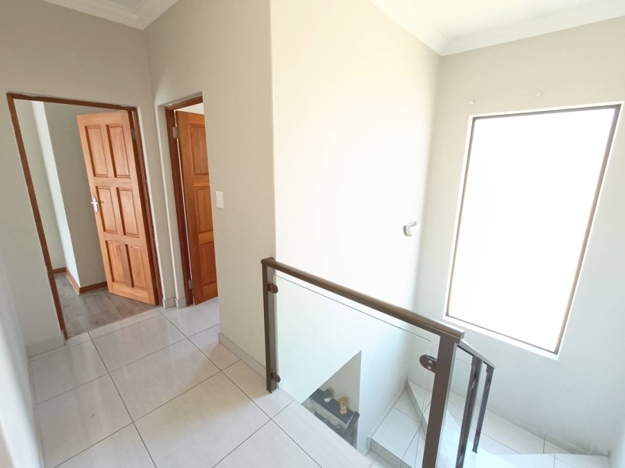 4 Bedroom Property for Sale in Die Hoewes Gauteng