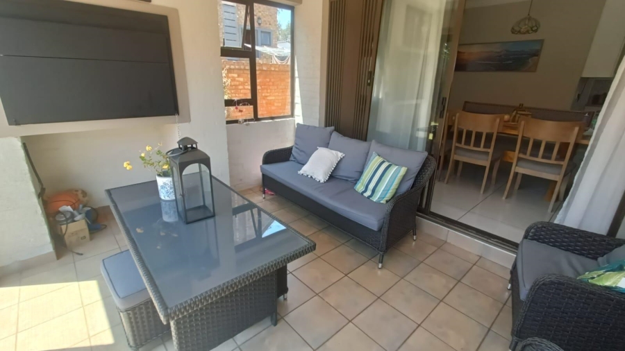 4 Bedroom Property for Sale in Die Hoewes Gauteng