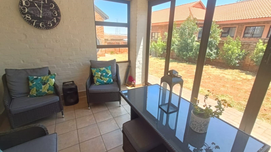4 Bedroom Property for Sale in Die Hoewes Gauteng