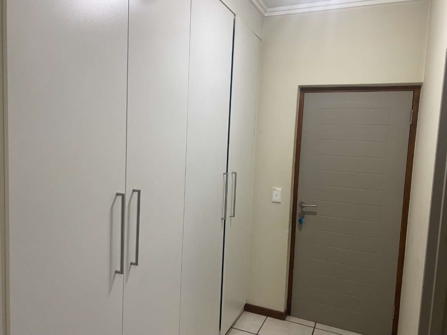 1 Bedroom Property for Sale in Lonehill Gauteng