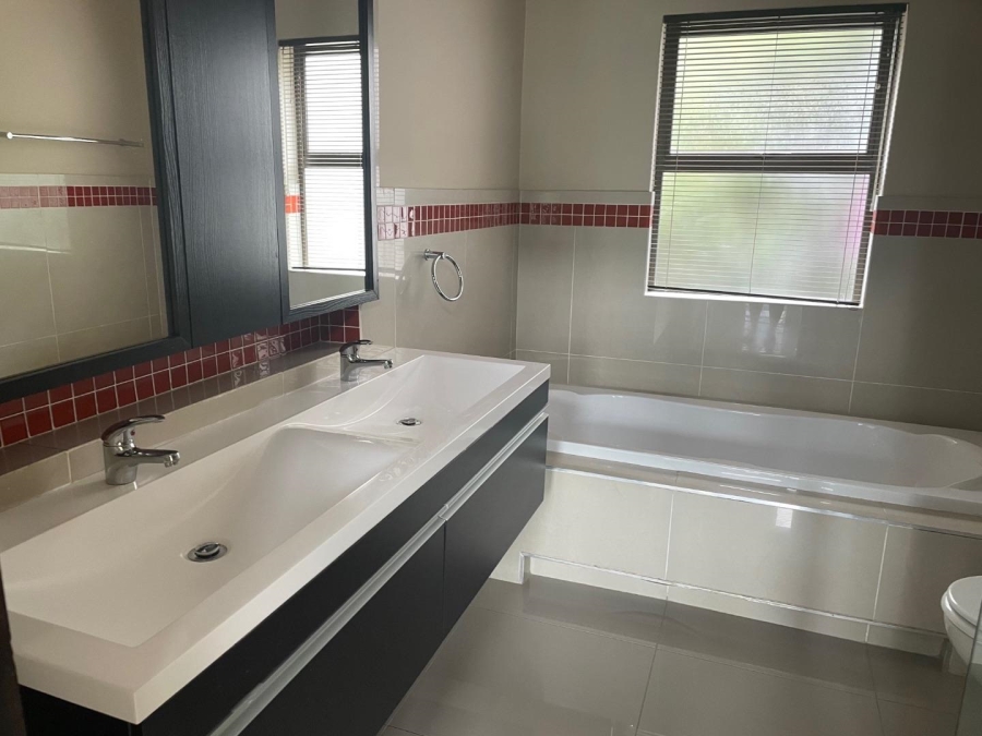 To Let 2 Bedroom Property for Rent in Melrose North Gauteng