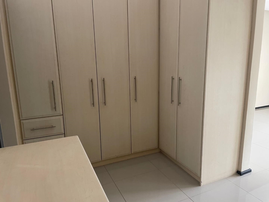 To Let 2 Bedroom Property for Rent in Melrose North Gauteng