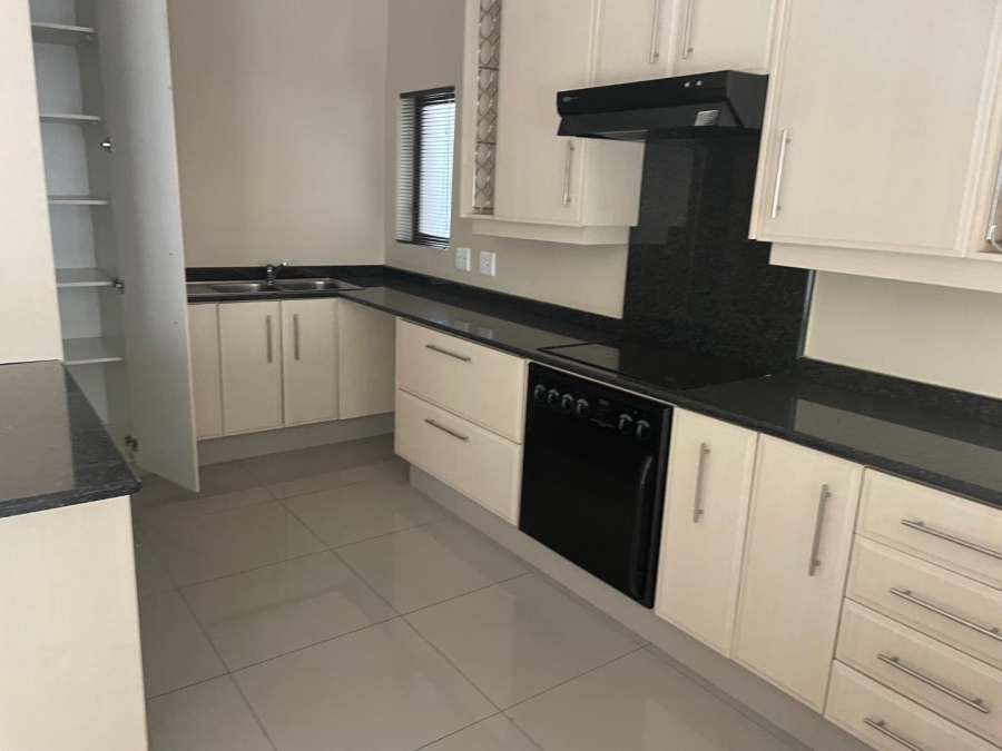 To Let 2 Bedroom Property for Rent in Melrose North Gauteng
