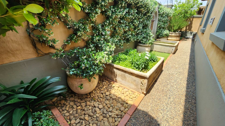 2 Bedroom Property for Sale in Bronberg Gauteng