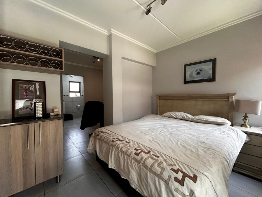 1 Bedroom Property for Sale in Sebenza Gauteng