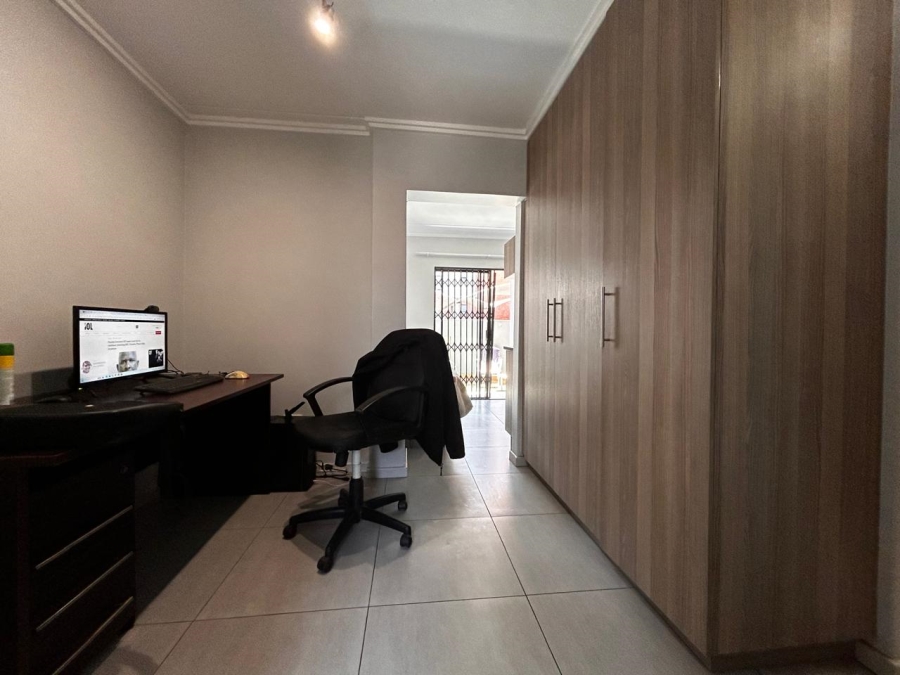 1 Bedroom Property for Sale in Sebenza Gauteng