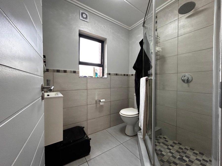 1 Bedroom Property for Sale in Sebenza Gauteng