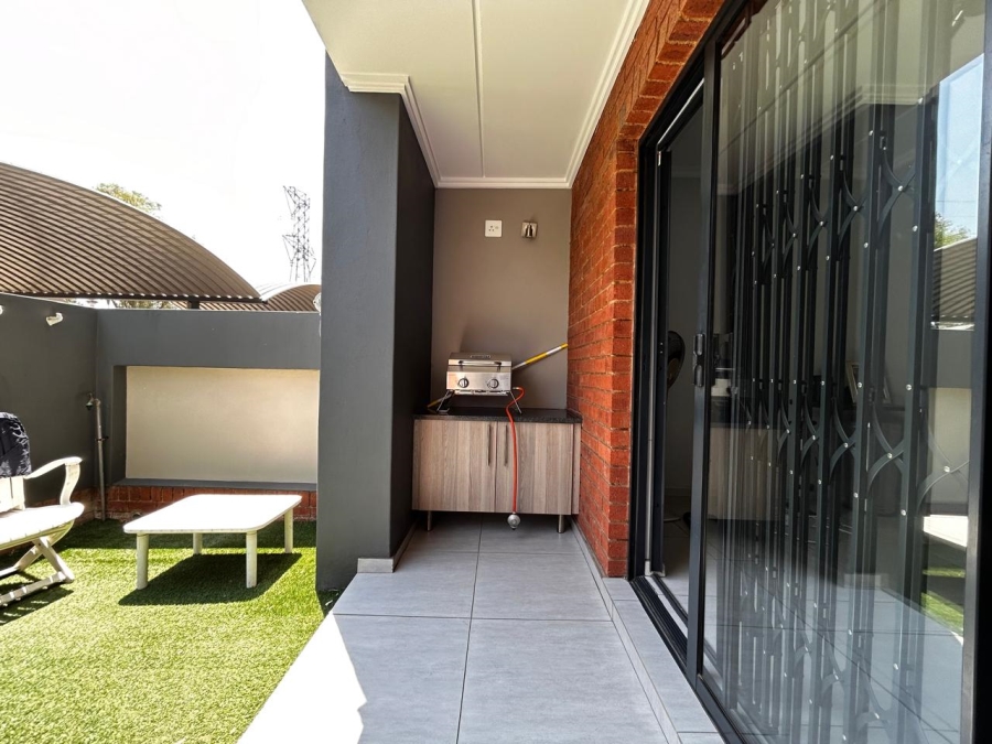 1 Bedroom Property for Sale in Sebenza Gauteng