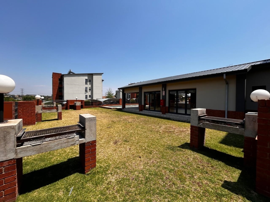1 Bedroom Property for Sale in Sebenza Gauteng