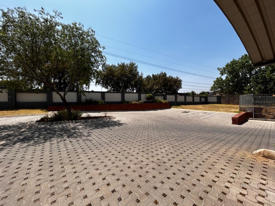 1 Bedroom Property for Sale in Sebenza Gauteng