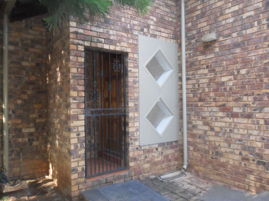 To Let commercial Property for Rent in Garsfontein Gauteng