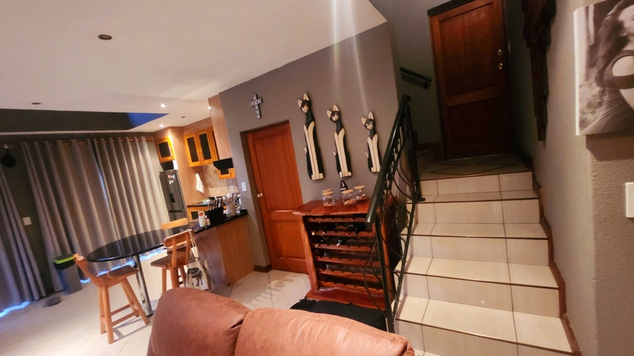 6 Bedroom Property for Sale in Glenvista Gauteng