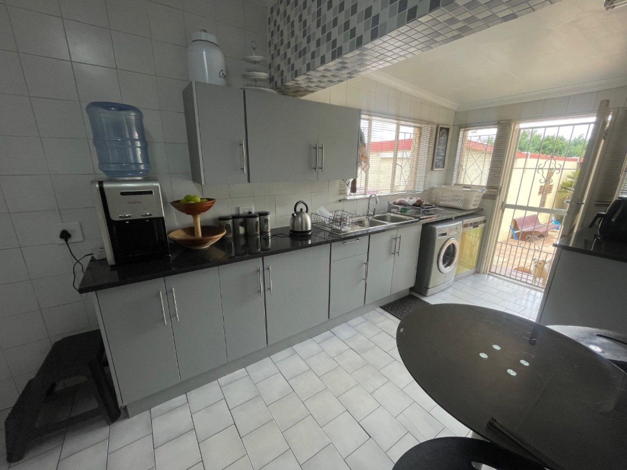 4 Bedroom Property for Sale in South Crest Gauteng