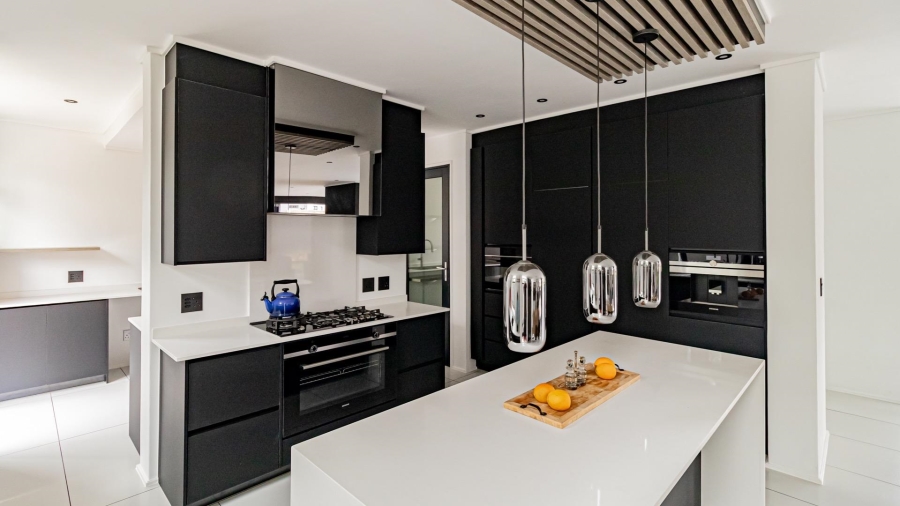 5 Bedroom Property for Sale in Helderfontein Estate Gauteng