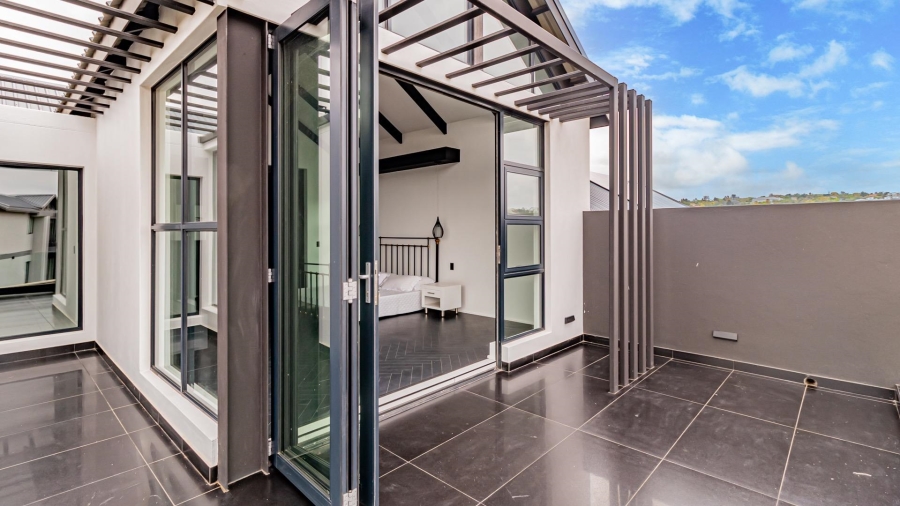 5 Bedroom Property for Sale in Helderfontein Estate Gauteng