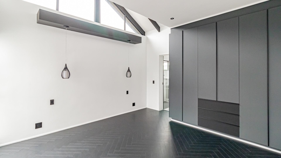 5 Bedroom Property for Sale in Helderfontein Estate Gauteng