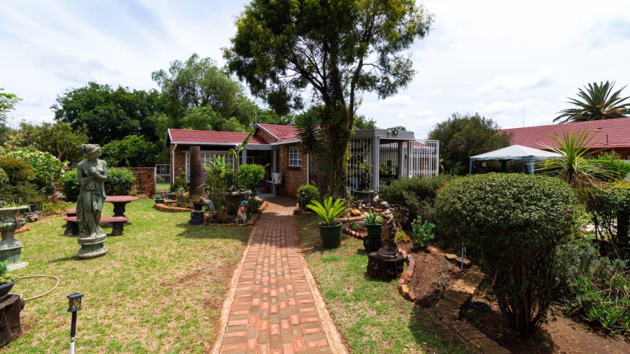 3 Bedroom Property for Sale in Dersley Gauteng